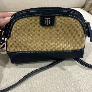 Navy and straw crossbody. In new condition.